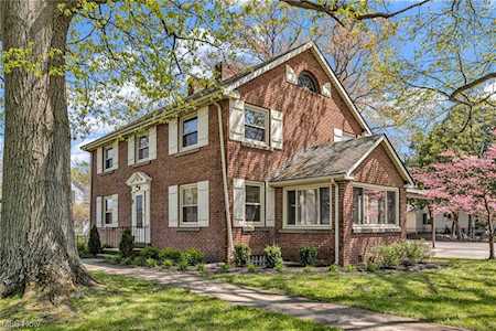7 Coveland Dr Avon Lake, OH 44012