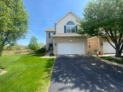 16 Lily Ct Bolingbrook, IL 60440