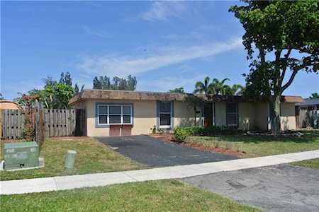 7824 NW 66th Ter Tamarac, FL 33321