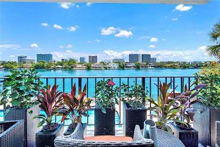 10101 E Bay Harbor Dr #208 Bay Harbor Islands, FL 33154