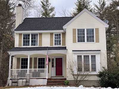 10 White St Litchfield, NH 03052