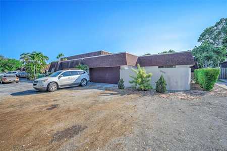 19204 W Lake Dr Hialeah, FL 33015