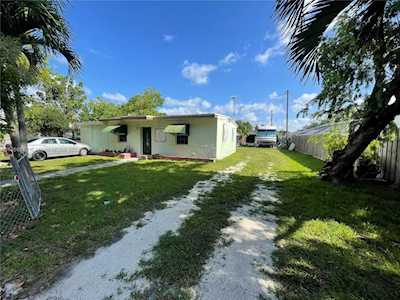 9815 SW 183rd St Palmetto Bay, FL 33157