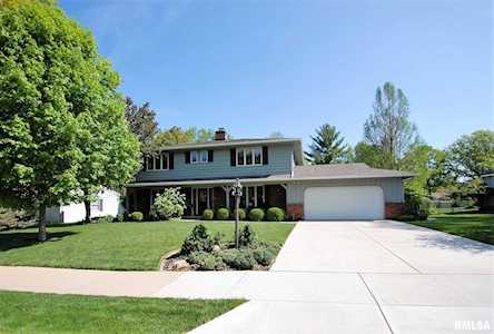 6845 N Fox Point Dr Peoria, IL 61614