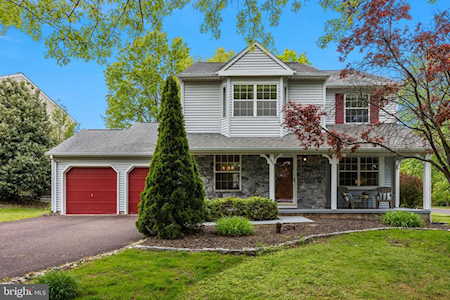 402 Surrey Ct Sellersville, PA 18960