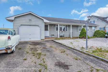 831 Forepeak Dr Forked River, NJ 08731