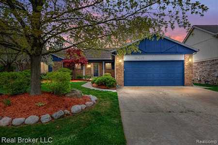 16219 Quakertown Ln Livonia, MI 48154