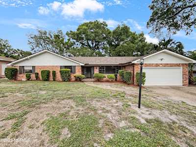 935 Park Forest LN Jacksonville, FL 32211