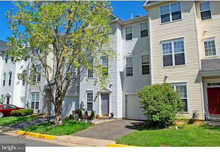 2547 Sandbourne Ln Herndon, VA 20171