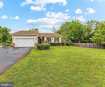 14206 Saint Clair Dr Gainesville, VA 20155