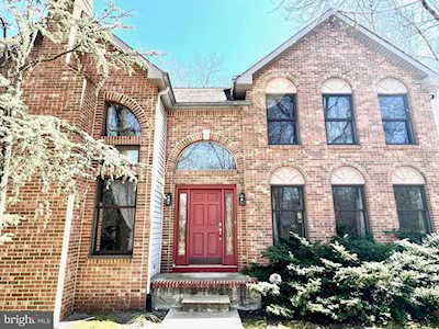 27 Nottingham Dr Sicklerville, NJ 08081