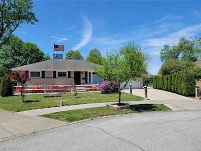 22552 Rivergate Dr Rocky River, OH 44116