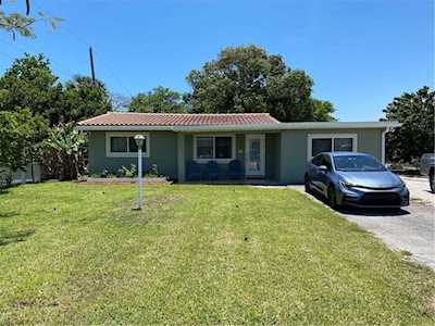 210 NW 9th St Boca Raton, FL 33432