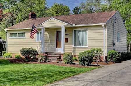 2058 Canterbury Rd Westlake, OH 44145