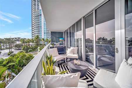 801 S Pointe Dr #302 Miami Beach, FL 33139
