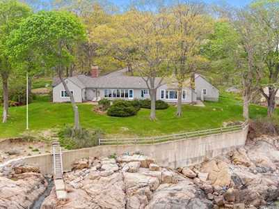 12 Boardman Avenue Manchester, MA 01944