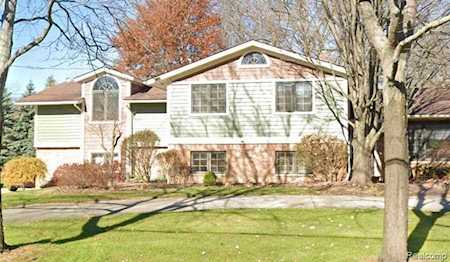 6065 Winged Foot Dr Grand Blanc Twp, MI 48439