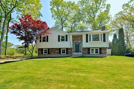 73 Bambury Ln Attleboro, MA 02703
