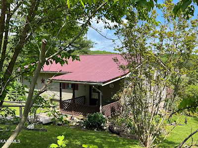 727 Chambers Rd Jacksboro, TN 37757