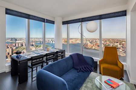 252 South St #28E New York, NY 10002