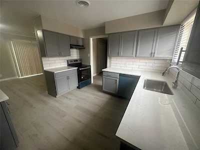 407 E Lilly Lane Arlington, TX 76010