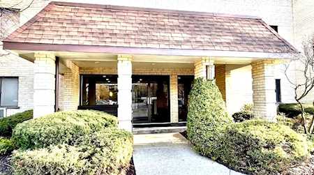 7211 Wolf Rd #212A Indian Head Park, IL 60525