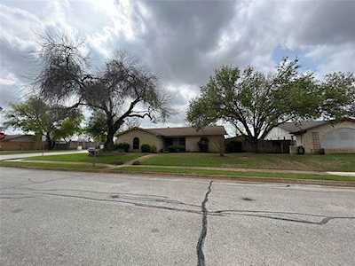 2900 Pebblestone Lane Bedford, TX 76021
