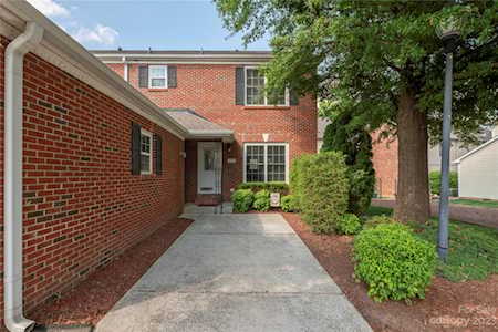 2404 Oak Hill Village Ln Charlotte, NC 28217