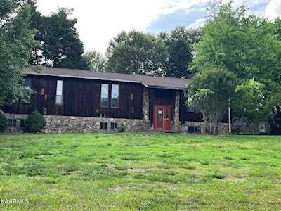 121 Amanda Drive Maryville, TN 37801