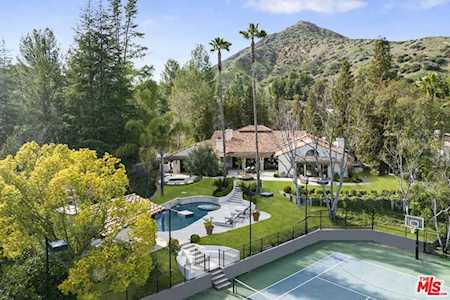 4002 Hunt Club Ct Agoura Hills, CA 91301