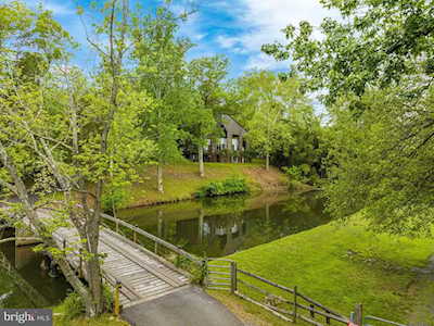 96 Interpromontory Rd Great Falls, VA 22066