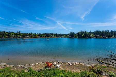 206 Camp Rd NW Gig Harbor, WA 98335