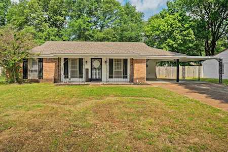 1077 Greenview Rd Collierville, TN 38017