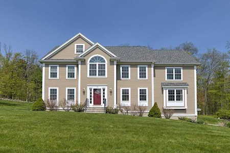 18 Hickory Ln Topsfield, MA 01983