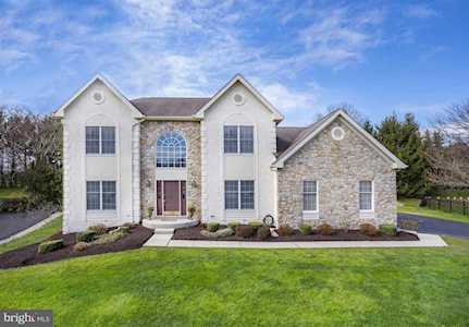 4 Longacre Ct Hockessin, DE 19707