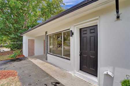 2620 NE 10th Ave Pompano Beach, FL 33064