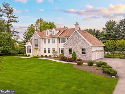 606 Creek Ln Flourtown, PA 19031