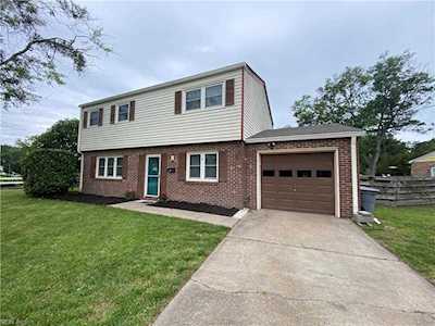 5 Cordova Dr Hampton, VA 23666