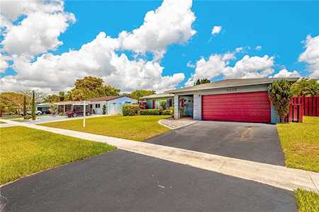8212 NW 75th Ave Tamarac, FL 33321