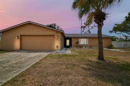 3901 Briarlake Dr Valrico, FL 33596