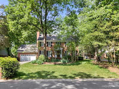 7334 Sherwood Forest Dr Charlotte, NC 28226