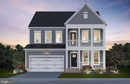 2094 Blue Mockingbird Ln Dumfries, VA 22026