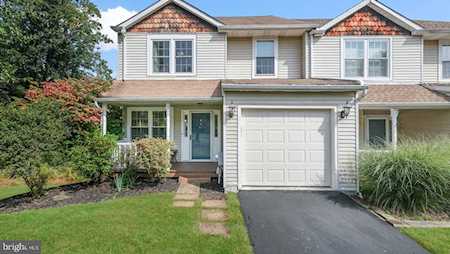 15 Cottonwood Dr Southampton, PA 18966