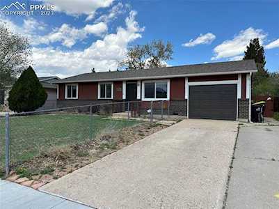 1492 Jet Wing Circle Colorado Springs, CO 80916