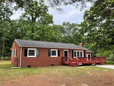 153 Winston Dr Williamsburg, VA 23185