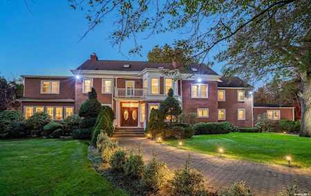 47 Red Ground Road Old Westbury, NY 11568