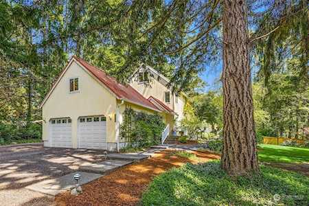 6132 NE Old Mill Rd Bainbridge Island, WA 98110