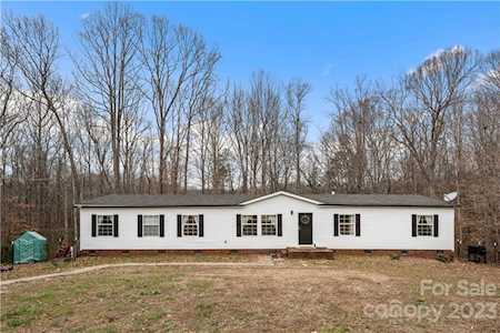 1193 Peppertree Dr Mount Holly, NC 28120