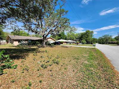 6135 Fairway Dr Ridge Manor, FL 33523