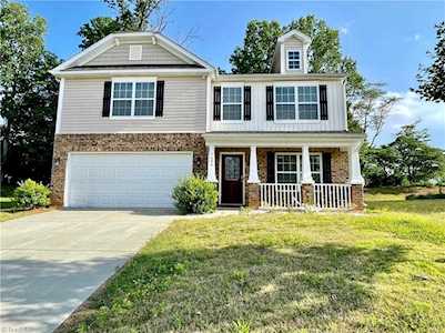 1686 Pinnacle Oaks Drive Rural Hall, NC 27045